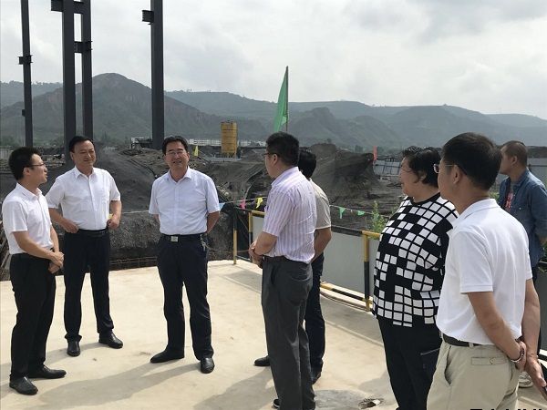市人大常委會(huì )黨組副書(shū)記、副主任樊文浩一行調研泓源公司項目建設情況(圖2)