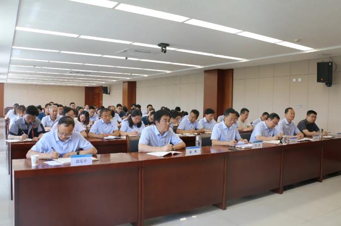 市政府國資委黨委委員、副主任邊疆到泓源公司講黨課(圖3)