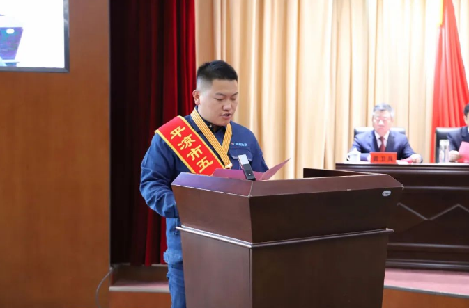 喜報！市產(chǎn)投集團員工楊李榮獲2022年平?jīng)鍪形逡粍趧?dòng)獎?wù)?圖2)